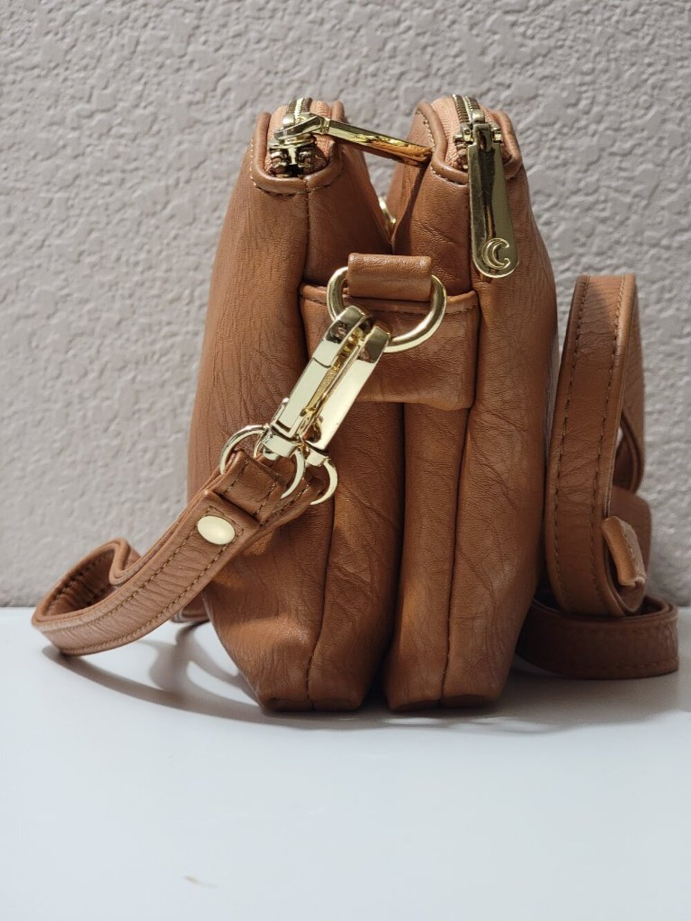 Charming Charlie Tan Faux Leather Dome Crossbody Bag Wristlet Convertible Purse - Picture 4 of 7